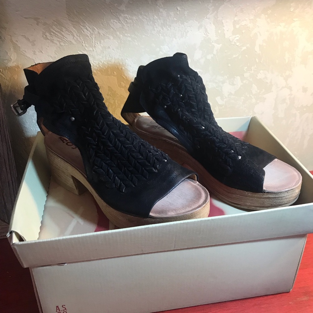 Bootie sandals